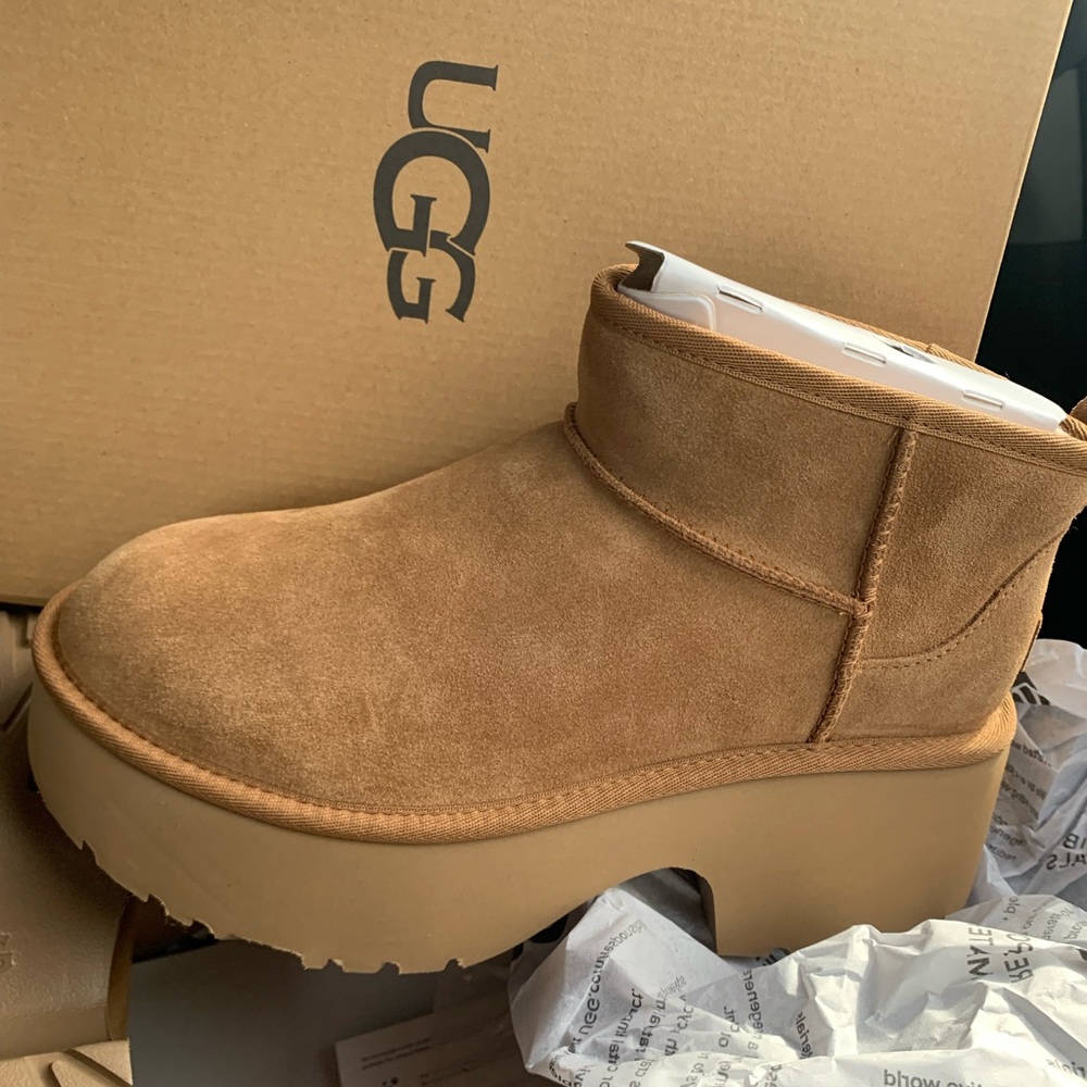 NWT AND BOX ULTRA MINI NEW HEIGHTS UGG BOOT SIZE 10